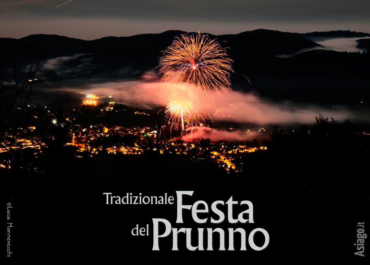 AsiagoIt's tweet photo. Questo meraviglioso scatto dell'amico Luca Montevecchi ci ricorda che il 16 agosto  torna la #FESTA DEL #PRUNNO, con SPETTACOLO PIROTECNICO e #CONCERTO di RADIO COMPANY finale in piazza ad #Asiago!!! :-)
Maggiori dettagli su:
FESTA DEL PRUNNO > https://t.co/iTRqF6Uuql https://t.co/rLiLCbE2er