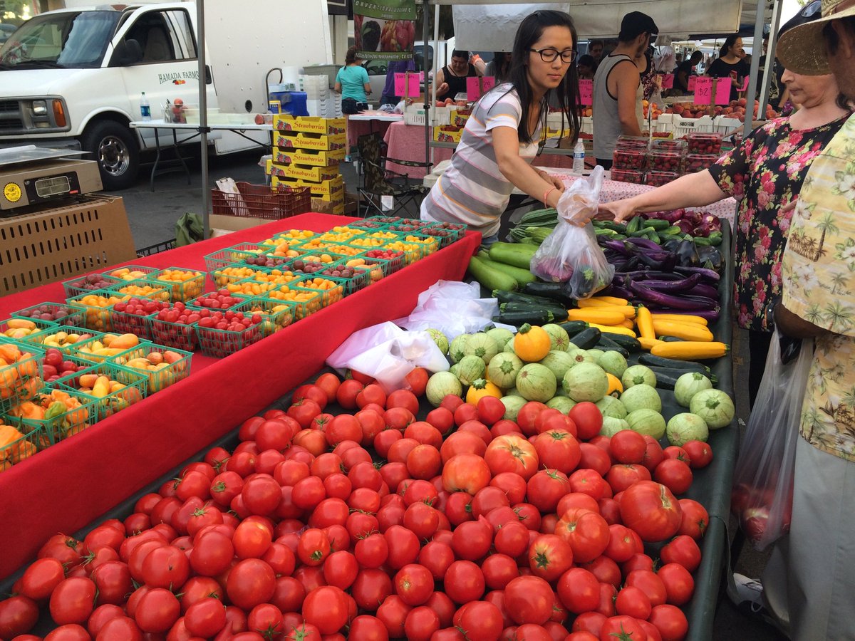 KingsAgComm's tweet image. NATIONAL FARMERS MARKET WEEK!!! 👩‍🌾🐥🍅👨‍🌾🐝🍇🌽🚜 Visit * plantingseedsblog.cdfa.ca.gov/wordpress/?p=1… * for more infor OR check out our website *tinyurl.com/yctqe6mu *
