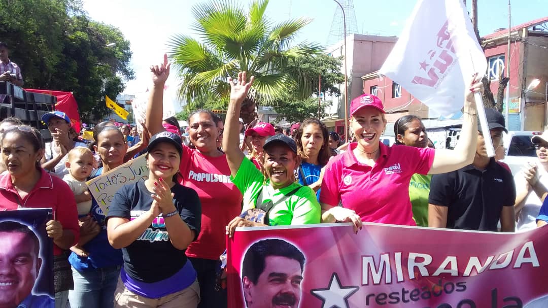 Las mujeres del <a href="/PartidoPSUV/">PSUV</a> desde #Falcon nuevamente demostraron la gallardía de defensa e impetú para consolidar la patria grande ¡vamos mujeres guerreras a defender el legdo de Chávez! #FalconTierraDePaz <a href="/herkisduno/">@herkis duno</a>