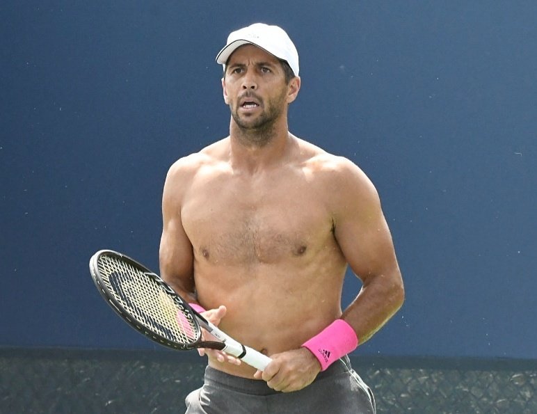 Sexy arms, yummy chests and lick-worthy abs on tour | Page ...