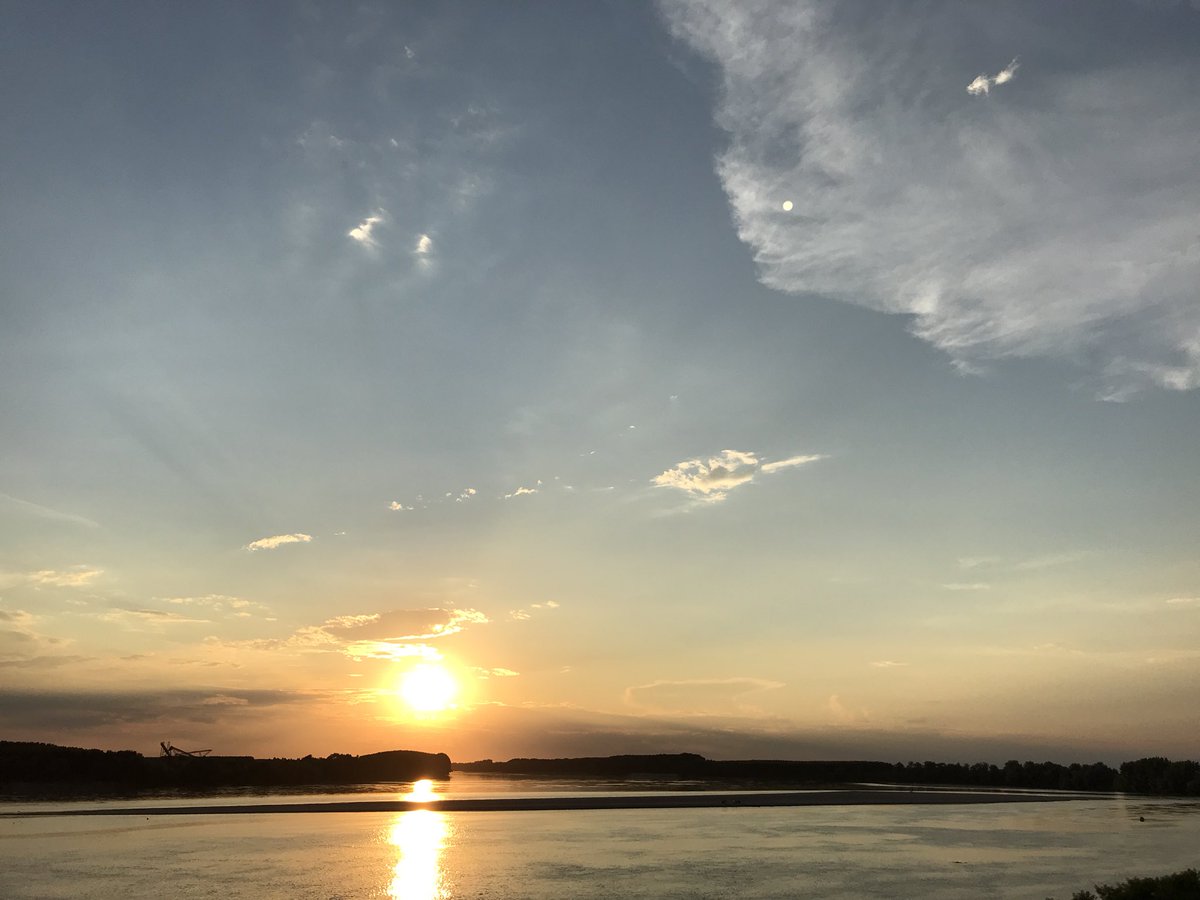 maxfurini's tweet photo. Verso sera #Po #Ficarolo #polesine #fotografia #paesaggio buona serata cari Amici https://t.co/6m7WqIAnQ1