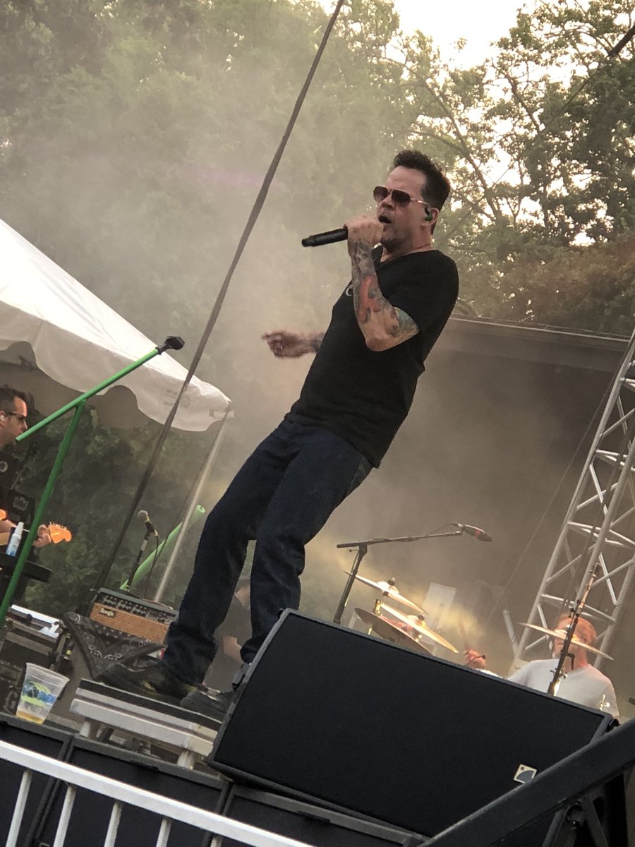 jen_lmt's tweet photo. Always a great show! @GAFanNation @GaryAllan thanks for coming to my hometown! #douglascountyfair #onetruefan #lucky15 https://t.co/wSPCghBCbJ