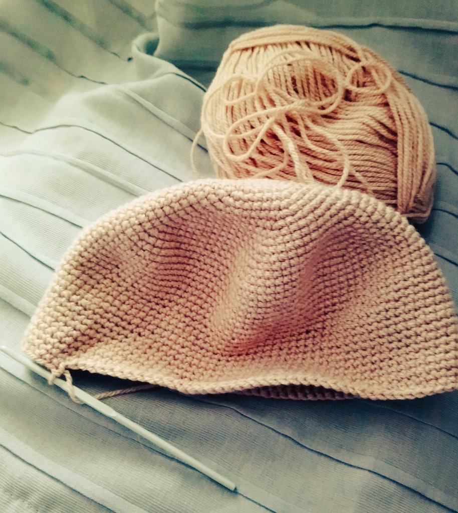 Messydan's tweet photo. Just a little bit of crochet to start the weekend. #addictedtocrochet https://t.co/WoYwSWA2Gw