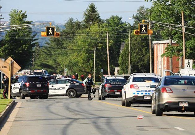 Two police officers among four people dead in New Brunswick shooting  ottawamatters.com/national-news/… https://t.co/lGi2BsSCbI