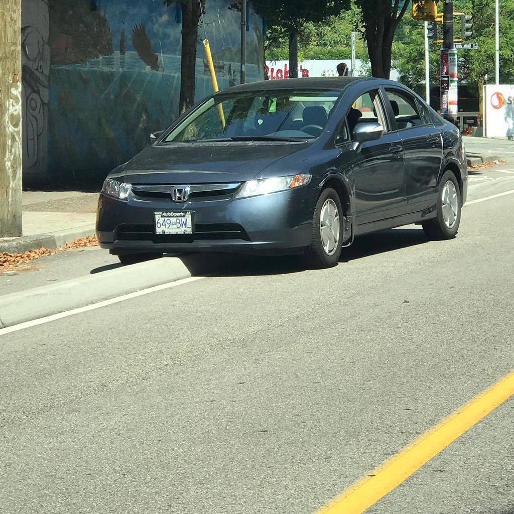 wygboys's tweet image. Half of the car thinks it’s a bike! #greatdriver #driverfail #roadsense #driving #cars #bikelane #yvr #vancouver #vancouverlife ift.tt/2vxLjuI
