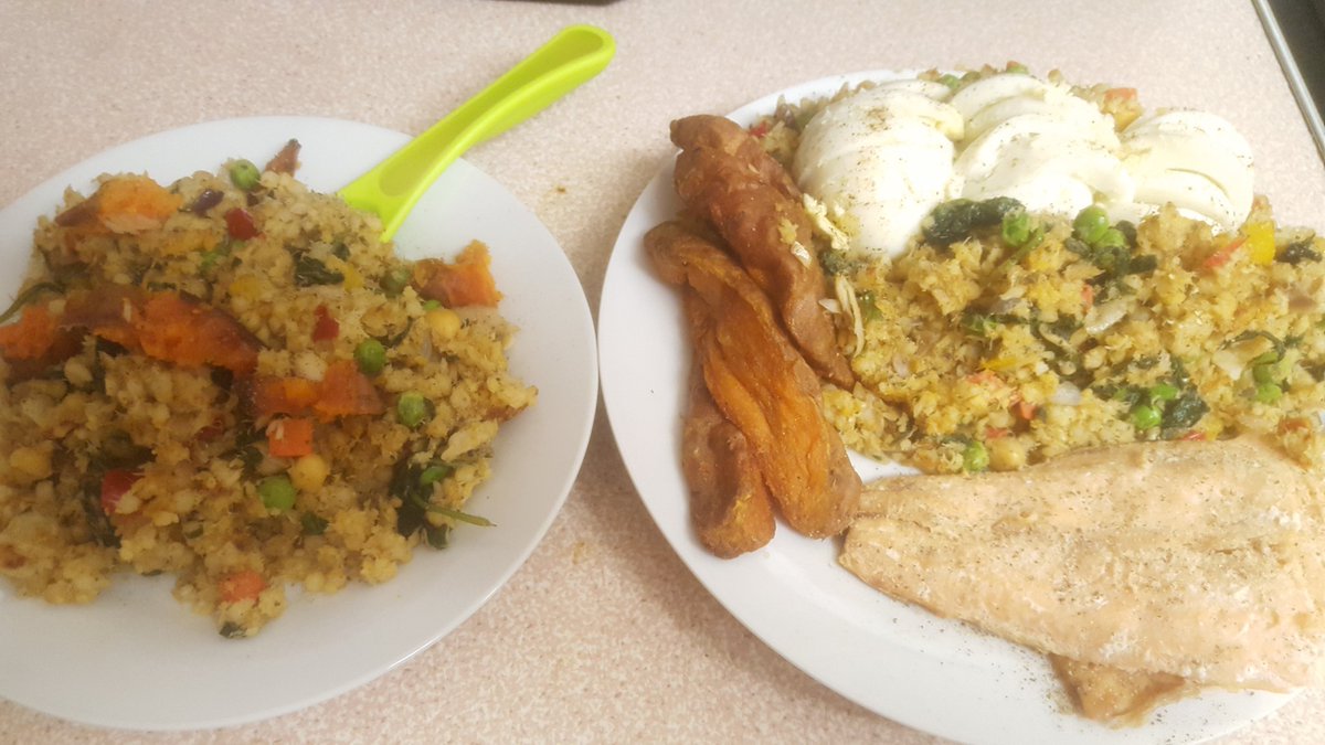 💪💪💪💪💪 high protein, carb and healthy fats meal! 5 fillets of white fish are in the cous cous! 
#calisthenicsworkout #calisthenics #thenx #eatforabs #eatforhealth #highcarbmeal #highproteindiet