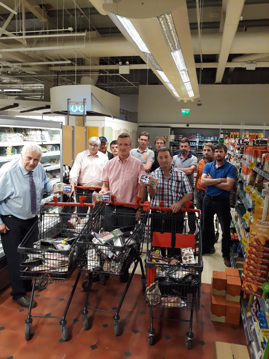 farmersjournal's tweet photo. BREAKING: Pig farmers with @IFAmedia protesting low prices and non-Irish products in @SuperValuIRL https://t.co/913jbA1wJ0