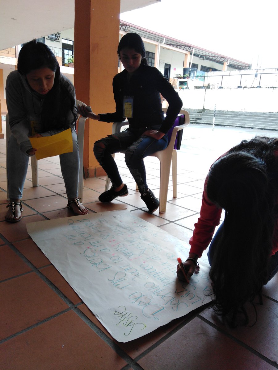 HdzMarcela's tweet photo. Estuve con el grupo #MOOCMenTES de @unicauca, @educacioncauca, @mineducacion en Rosas-Cauca para motivar estudiantes de once hacia la educación superior. Qué buena energía, y qué interesante ver cómo se aprovechó #ieServer y los celulares de los estudiantes para interactuar. https://t.co/vRVahfheK9