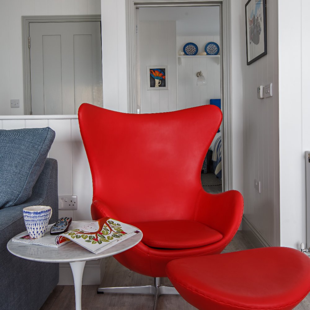 BeachsideShm's tweet photo. apartment 2 is full of character and boasts it’s own balcony with sea views! See more online https://t.co/PDSibYVn2j https://t.co/TSEoEWWM5i