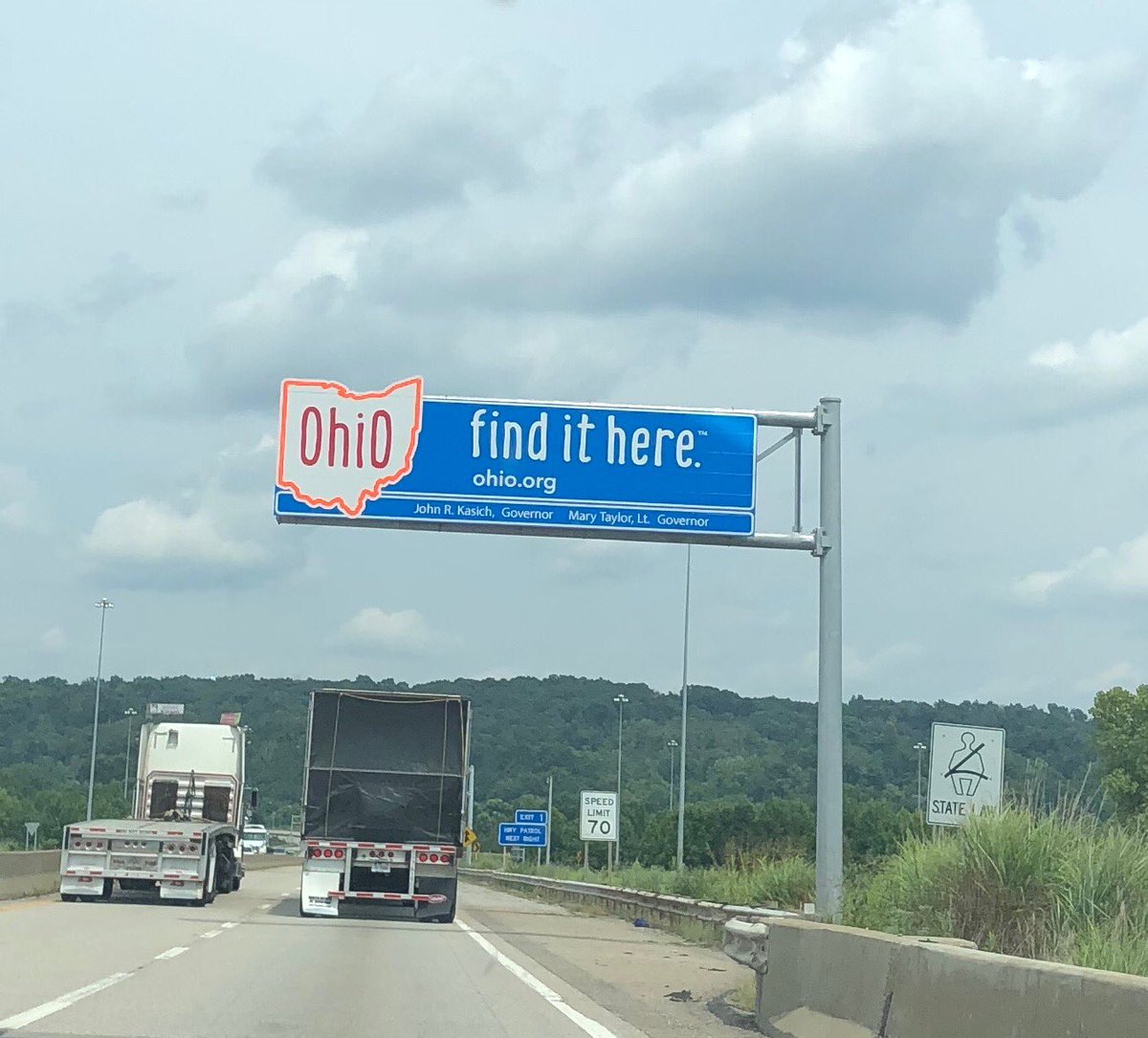 bruceontheloose's tweet photo. Won’t set the record for shortest visit ever - she’s late. Pretty quick flip though. #RoadLife #GetTee&LA https://t.co/e6u0VKGKb1