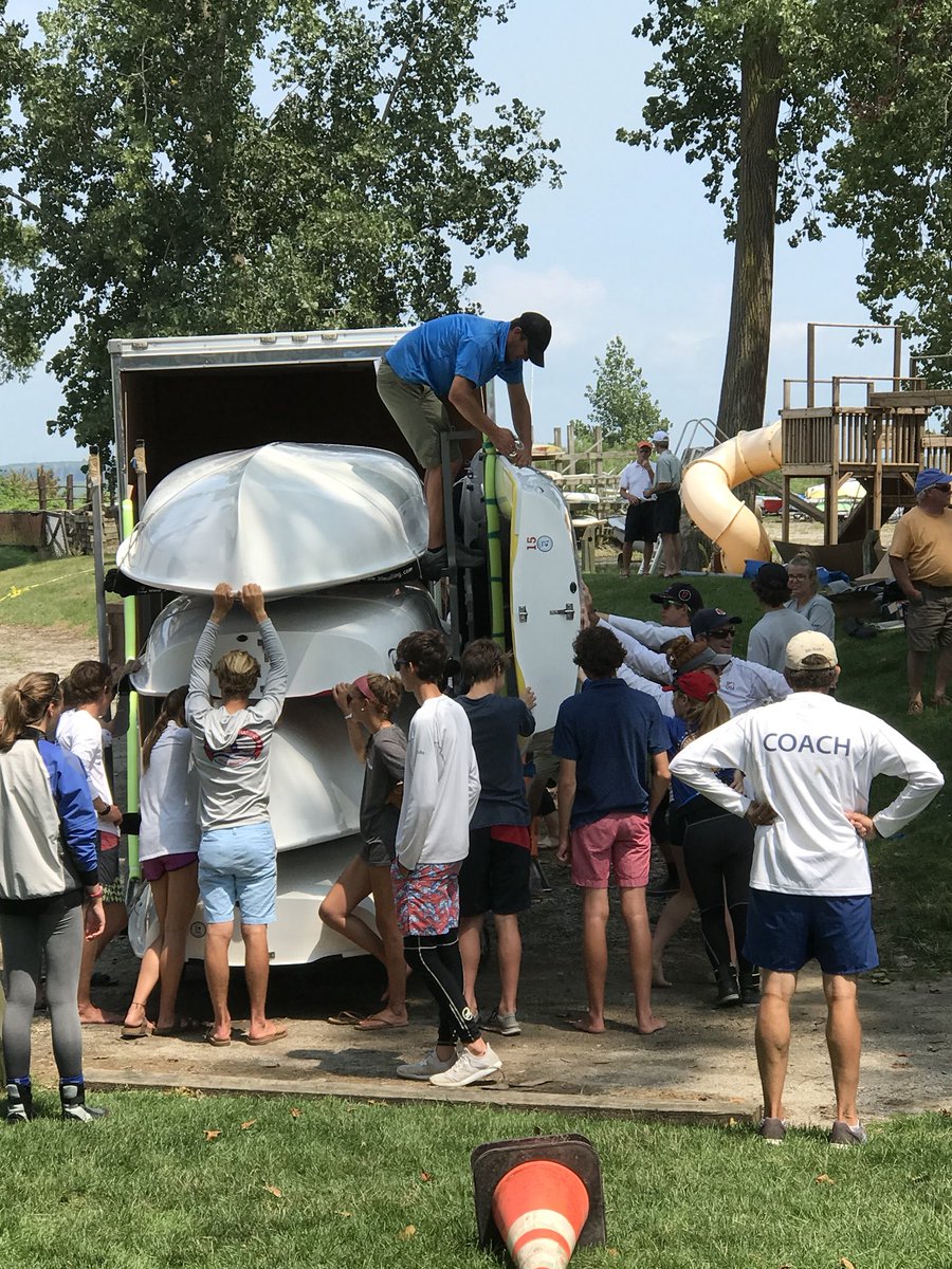 Getting the boats loaded up. Great team effort!  #ChubbChamps18 <a href="/ussailing/">US Sailing 🇺🇸⛵️</a>