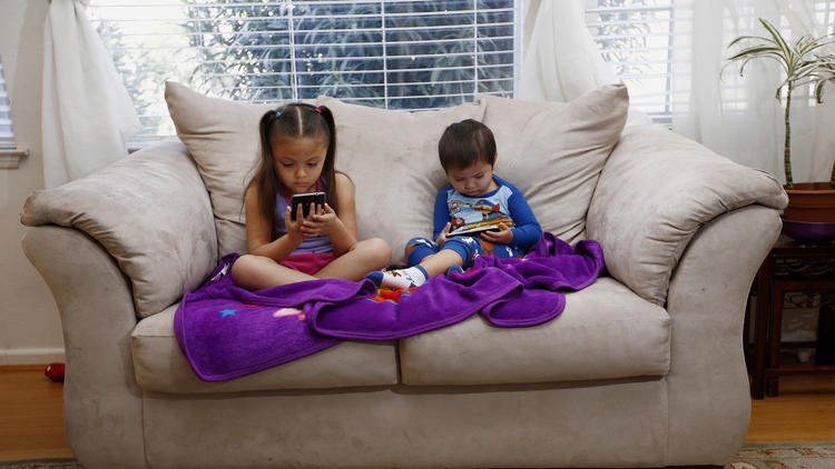 chicagotribune's tweet image. The internet is the new shopping mall for today's kids. Here's how brands are trying to entice them. trib.al/CjkYfpD