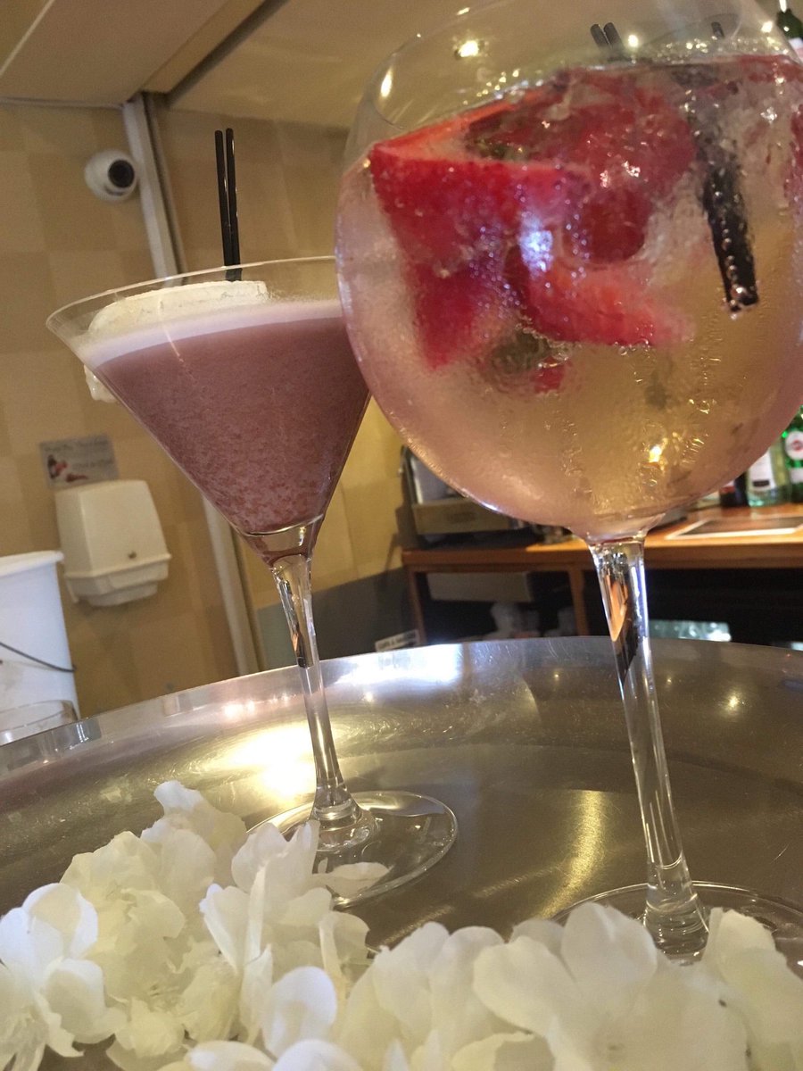 *****2 For £10 cocktails!!!*****
Introducing the:
Pink gin Fizz
Banoffee Martini (A Glendower original)

2 new cocktails every month, stay tuned and enjoy! 🍸 🍸 🍸