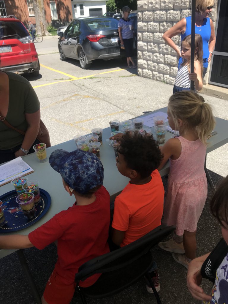 MissRyan10's tweet image. Thanks for everyone who came out to support the KAPS bake sale. We made $367.35 for the humane society! 🎂🍪#TLDSBSLP2018 #tldsblearns