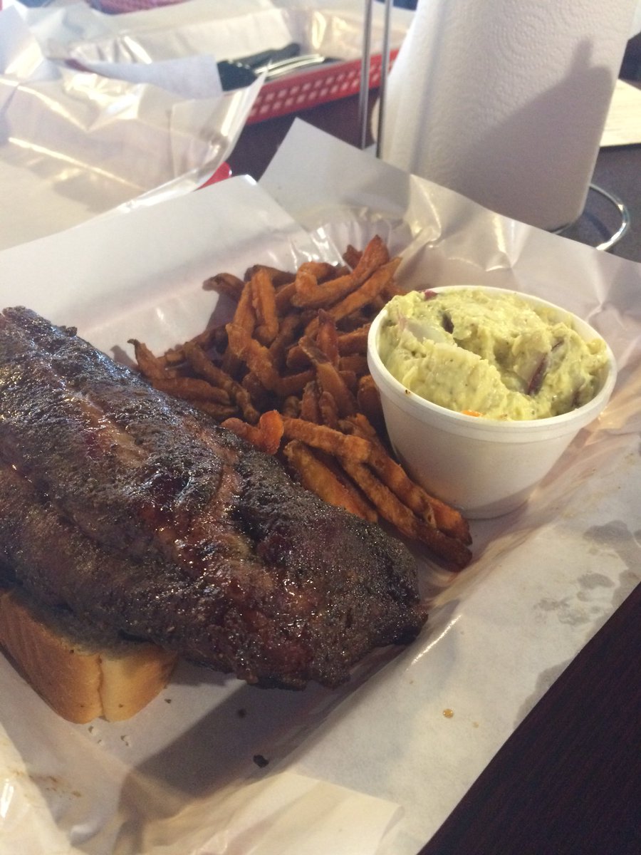 UALSharonGrocke's tweet photo. @PappySmokehouse  #bestribsever Can you say delish? https://t.co/X9GlkCoZXj