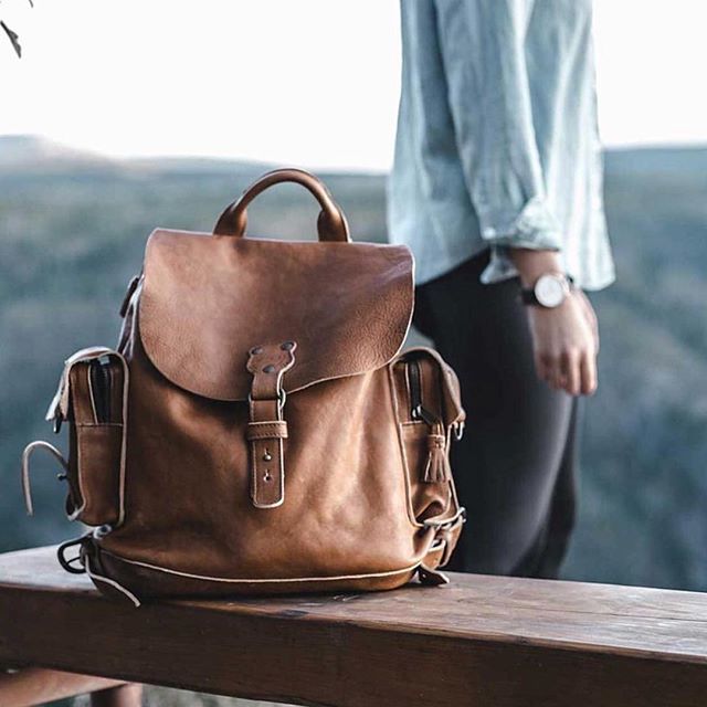 leathermilk's tweet image. Who’s ready for fall? We are! 🍂 Admiring the most beautiful leather bag by @saddlebackbags! #leathermilk #saddlebackbags ift.tt/2vuG7Yz