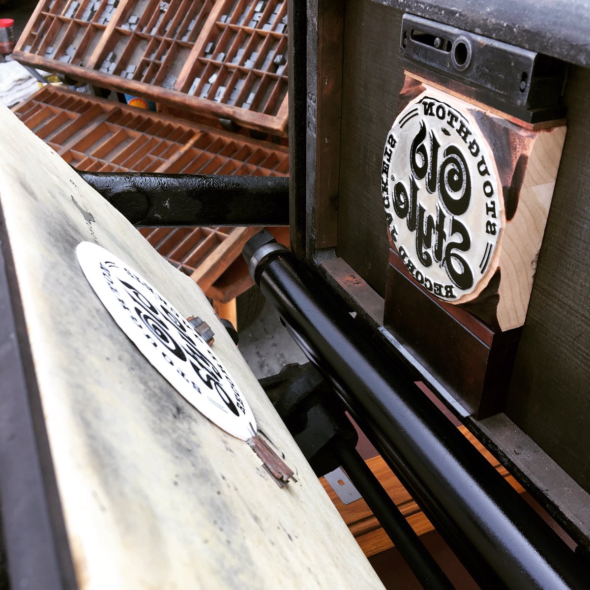 PrintMuseumCA's tweet photo. Celebrating 50 years of printing Vinyl Jackets at @stoughtonprinting a great supporter of the Museum! #OldStyle #Vinyl #Gatefold #VinylJackets #Letterpress #pilotpress #CandP #ChandlerandPrice https://t.co/mrGeRHs4i3
