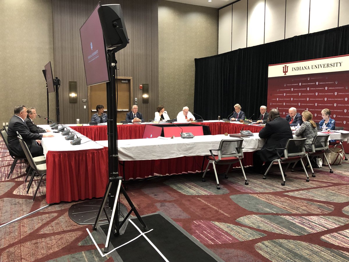 MayorWinnecke's tweet photo. Providing the @IndianaUniv Trustees an update on the positive progress happening in Evansville. This is the 1st Trustee meeting in Evansville and will now be in the rotation going forward. #StrongCity #EIsForEveryone #HoosierMayor https://t.co/AIk1MJwzgG