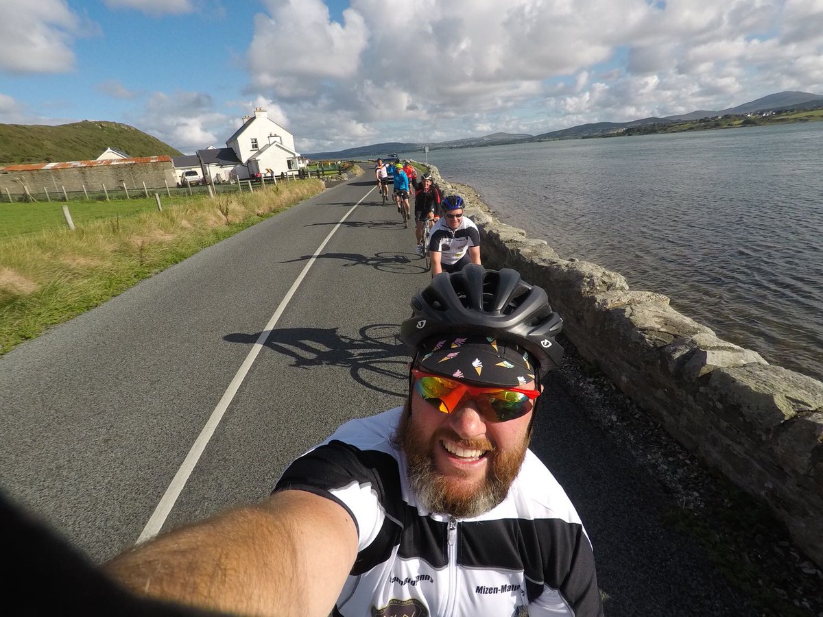 TeamBigDanny's tweet photo. bear on a bike #teambigdanny https://t.co/0cbBfTbIbh