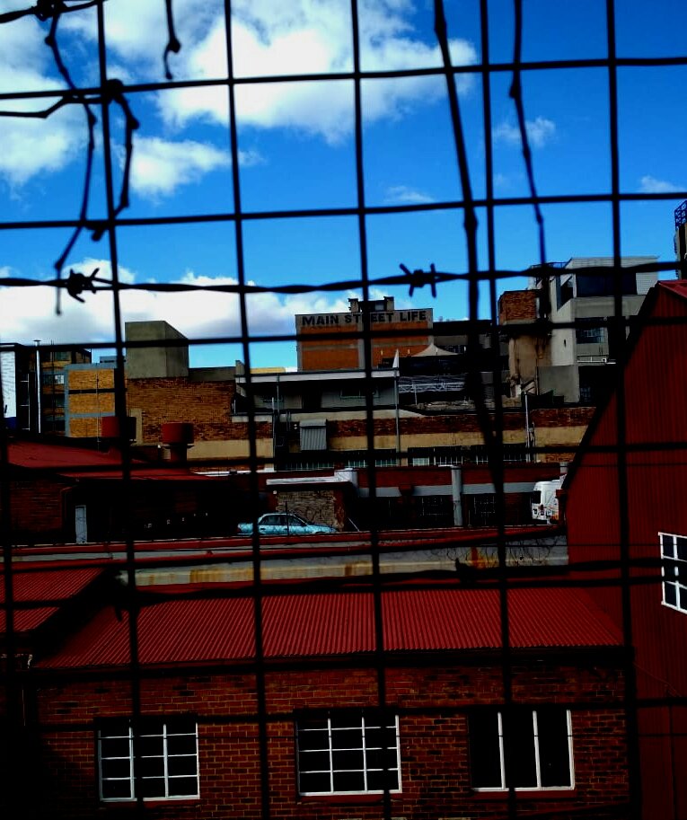Creativeshub3's tweet photo. #injoziburg
#maboneng
#creativeshub
#mainstreetlife 
#snapshots_daily📷 
#iphotographydesigns https://t.co/1bh0eBQpaw