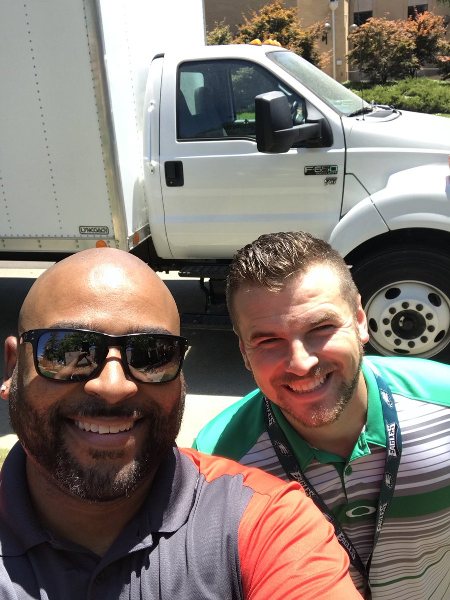 dramp220's tweet photo. Celebrating at @StJude with a great young man and his family!!! #Carterrocks #ChilisLove @1brock19 https://t.co/RBcixxjVfe