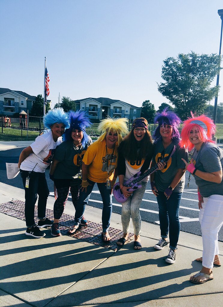 jg_risinger's tweet photo. Today...we ROCKED it! 🎸🎤🙌 Best. First. Day. Ever. Feeling inspired by other ed-rockers like @mradamwelcome and @burgessdave this year! Let’s Rock 2018-2019 Comanche fam! @Buffaloes_SMSD #RightNow #ComancheRocks https://t.co/p7MxRPuMWA