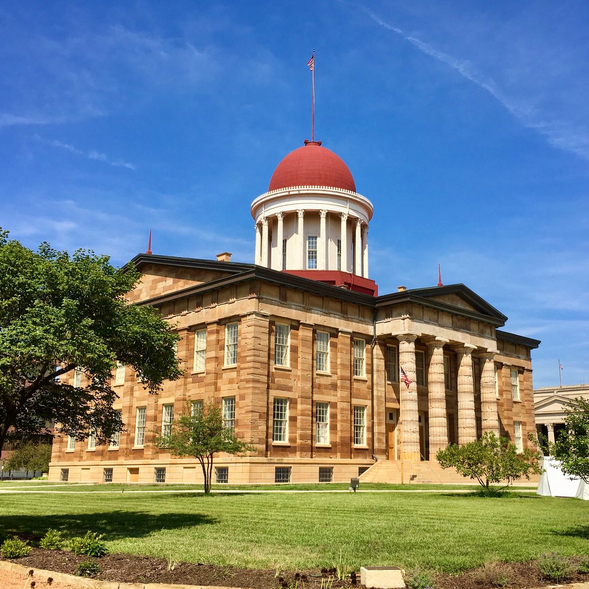 ChrisSpoons's tweet image. The Old State Capitol was the fifth statehouse in Illinois history, and served as capitol from 1839 to 1876. 

#SpringfieldTrip #Photography #Travel #Photo #ThePhotoHour #500pixrtg #StormHour #EarthandClouds #EarthandClouds2 #Architecture