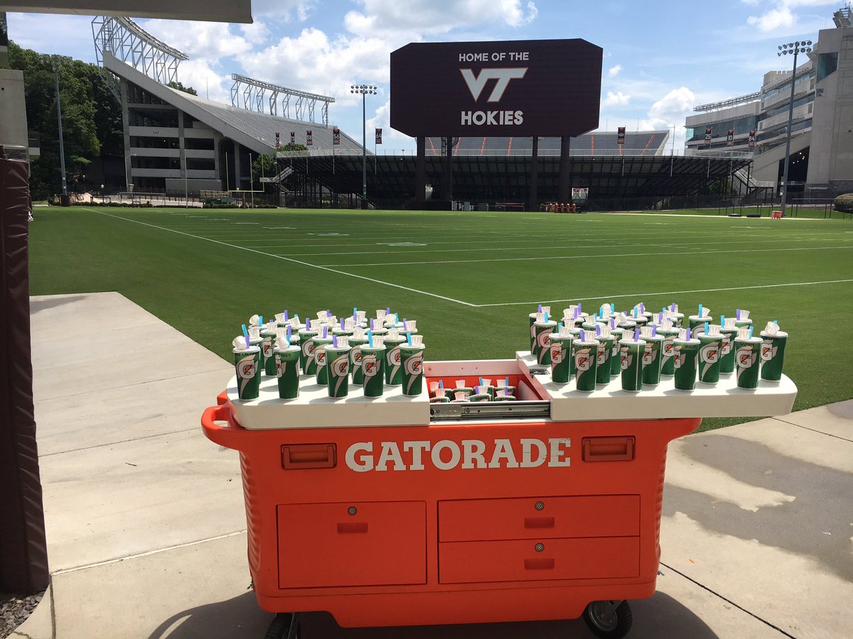 VTsportmed's tweet image. RECOVERY DAY for @VT_Football 

1️⃣ mobility w/ @CoachHilgart 
2️⃣ re-fuel w/ @HokieFuel 
3️⃣ ❄️ tubs, adjustments, massages    with us 

#FeelGoodPlayGood