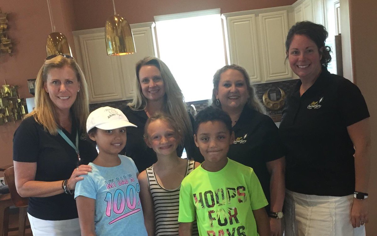 KrollTorie's tweet photo. It was great to visit with some EES kiddos today. @ellisorbulldogs #knowshowgrow #risetothetop #ees18-19 https://t.co/7yPorvcJbO