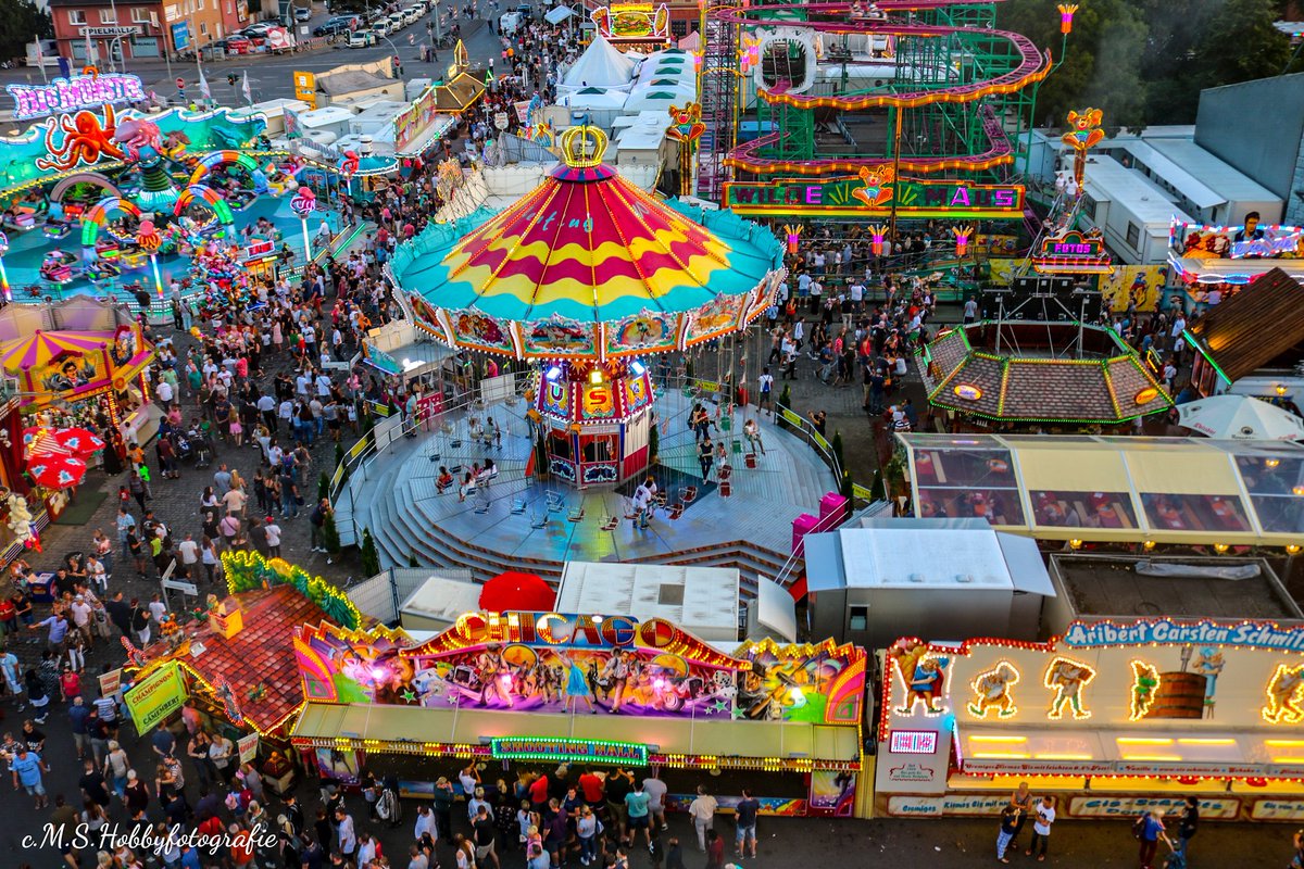Man_schroeder's tweet photo. Cranger Kirmes von oben aus dem Riesenrad.
#crange #crangerkirmes #riesenrad #schausteller #familientag #canon750d #fotografie #canondeutschland #toptags #top #karussel #mshobbyfotografie #crange2018 https://t.co/0BWhMoCS8x