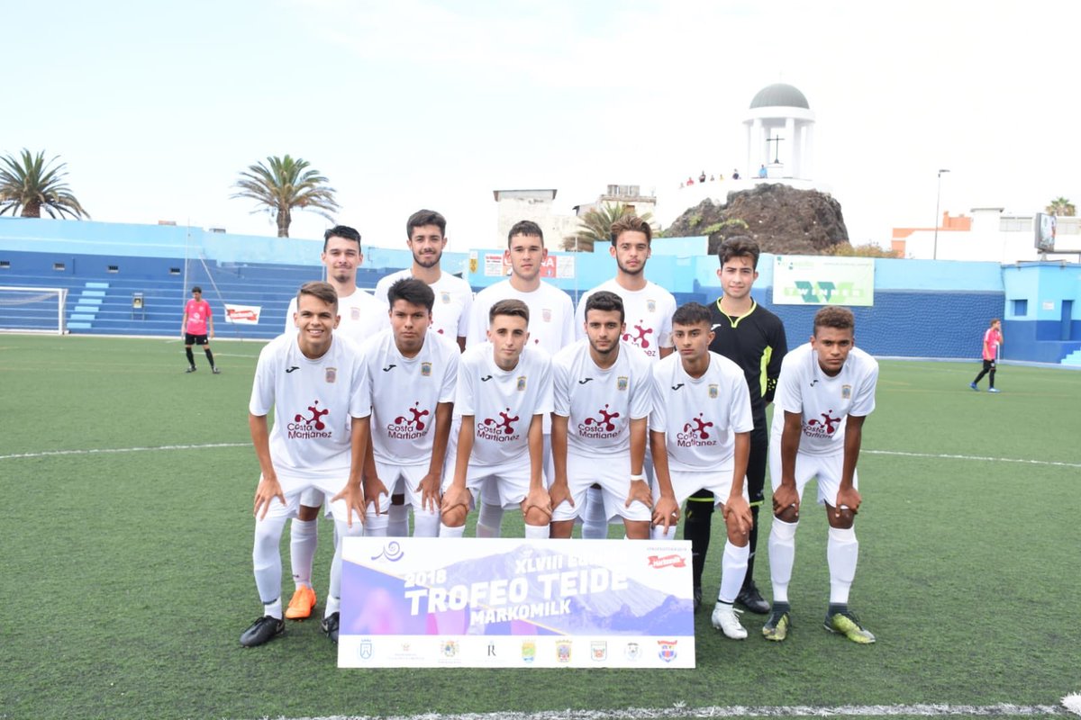 TrofeoTeide's tweet photo. El CD Puerto Cruz 🏆 se alza con la victoria en la final de Altos del Guajara Juvenil del XLVIII Trofeo Teide Markomilk 2018 en la tanda de penaltis por 4-3 frente al UD Orotava que se alzó con el segundo puesto🥈 https://t.co/qC5aeS83PP