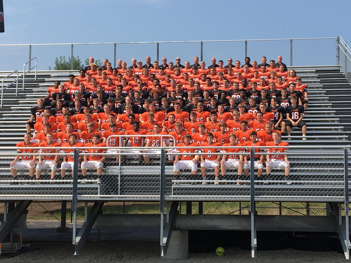 PrairieFootball's tweet photo. 147 Prairie Hawks ready for action! https://t.co/HCWICVZCJl