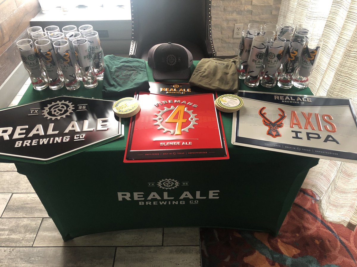 RealAleAustin's tweet image. It’s Friday, y’all!! Start your weekend off right with us at #RuthsChrisATX for some great food and Texas’ finest brews! Open to all, 6-8pm. #thisishowitsdone #happyhourgoals #axisinthewild #texascraftbeer #independentbeer