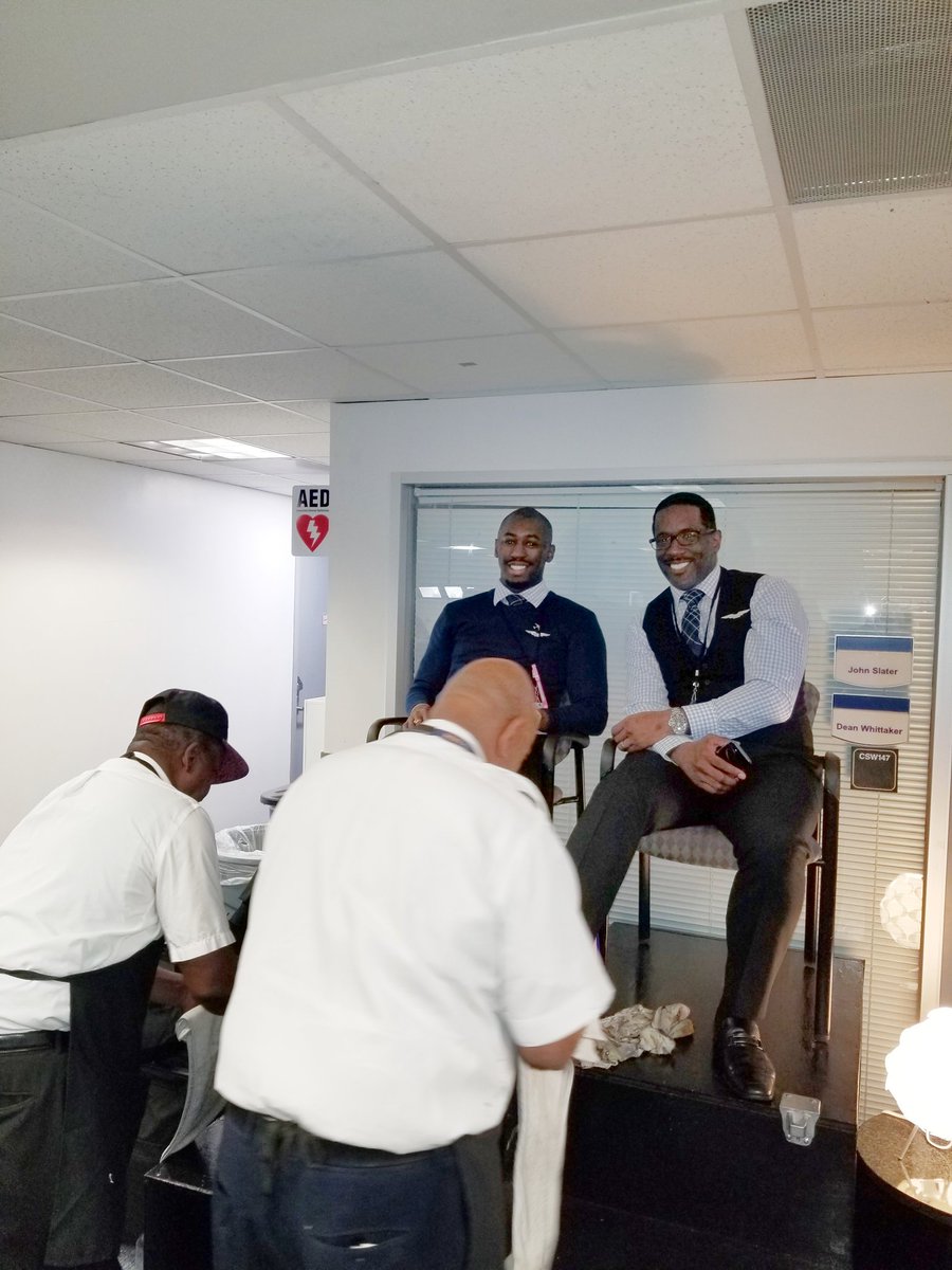 Aisle_Smile's tweet photo. #UAIFSbaseIAH Image Excellence day in the crew room.  #BeingUnited @weareunited https://t.co/UJPN1TNShH