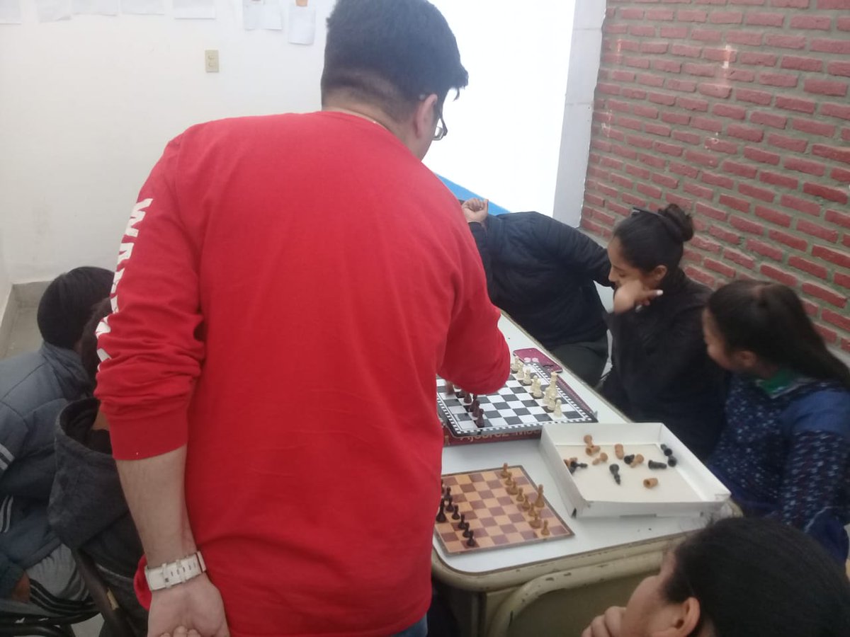 hhhector1911's tweet photo. @artydance23 @aniberruezo @fguillesaavedra #NorteDeSalta #ESA #TARTAGAL #LUISMARIAPRETI5171 cada dia los jóvenes se entusiasman con el ajedrez. https://t.co/3psjHfjl4e