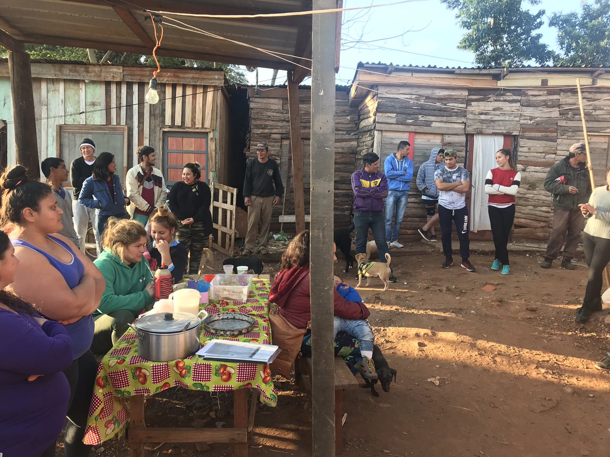 MartinSereno961's tweet photo. #siempreEstamos 
Hoy  estuvimos junto @BarriosDePieMi en la #ch190 #Posadas donde más de 40 familias amparadas por el #RENABAP fueron íntimadas a desalojar @ansesgob @prensactep @TECHOarg @CaritasAR @MovimientoEvita 
#laluchasigue #NiUnPasoAtras https://t.co/eDIQnE0j57