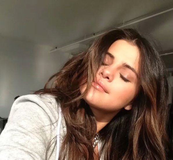 archivesofsmg's tweet image. she always have been and will always be the queen of selfies