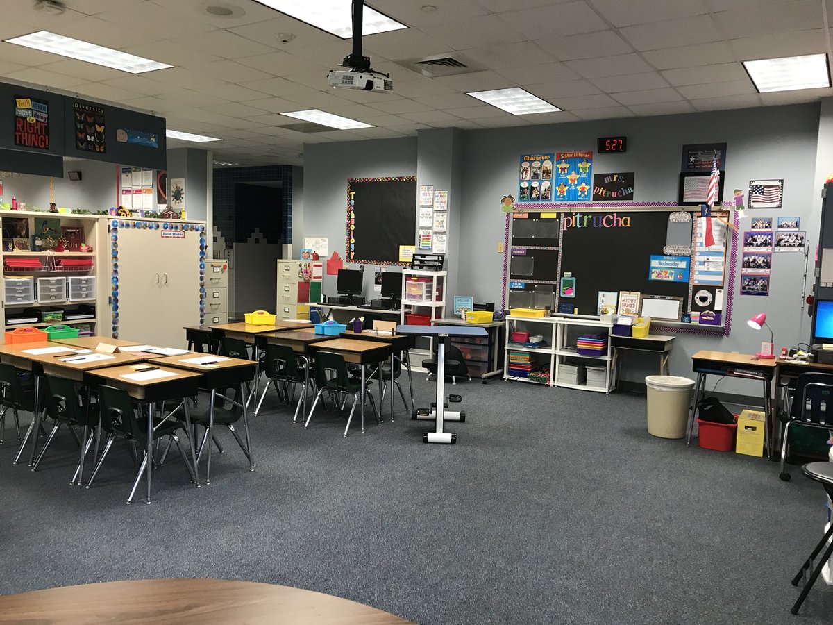 LPitrucha's tweet photo. Meet The Teacher! @LPitrucha @OutleyE @AliefISD #itsgoingtobe aGREATyear! https://t.co/VelGXmPELd