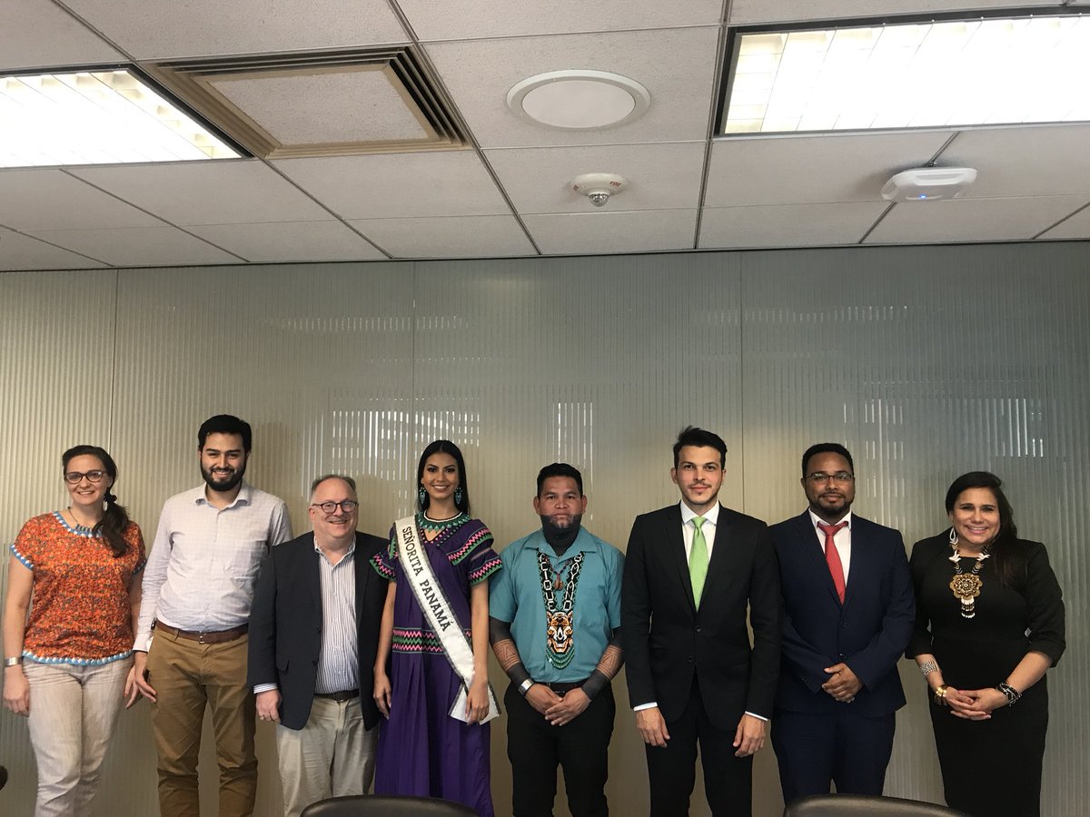 Me siento feliz de que Organización Señorita Panamá inició conversaciones con el <a href="/el_BID/">Banco Interamericano de Desarrollo</a> para desarrollar proyectos en el país que enaltezcan a los pueblos indígenas. <a href="/SenoritaPanama/">Señorita Panamá</a>