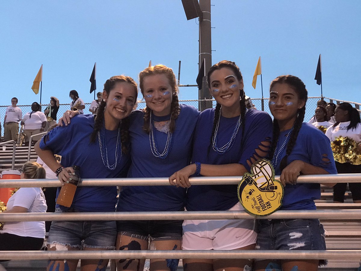 CharlesCrosby12's tweet photo. Jeff Davis High Swimmers Cheering on The Yellow Jackets! #JDCSSWIM #JDCSPRIDE https://t.co/OUcrNP9a2Z