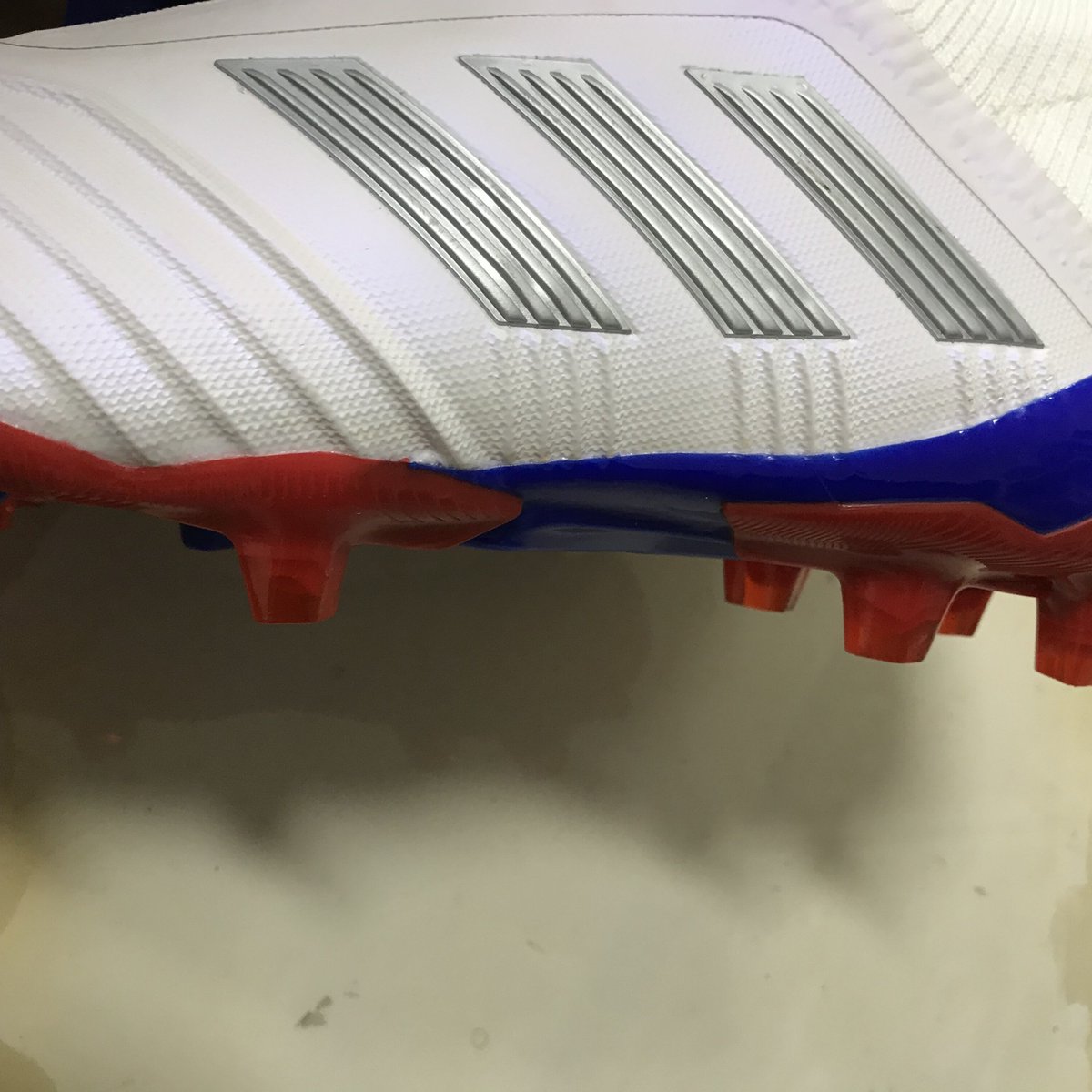 mysoccerboot's tweet photo. adidas Predator 18.1 FG , real photos 

shop now : https://t.co/lkhuE6Oz9R

#soccer #soccergame #adidas #nike #dope #adidassoccer #nikesoccer #nikecleats #adidascleats #shoes #boots #cleats #dope #fire #cool #sports #futebol  
#サッカー  #mysoccerboot #cleatsgram https://t.co/jDbopu9hds