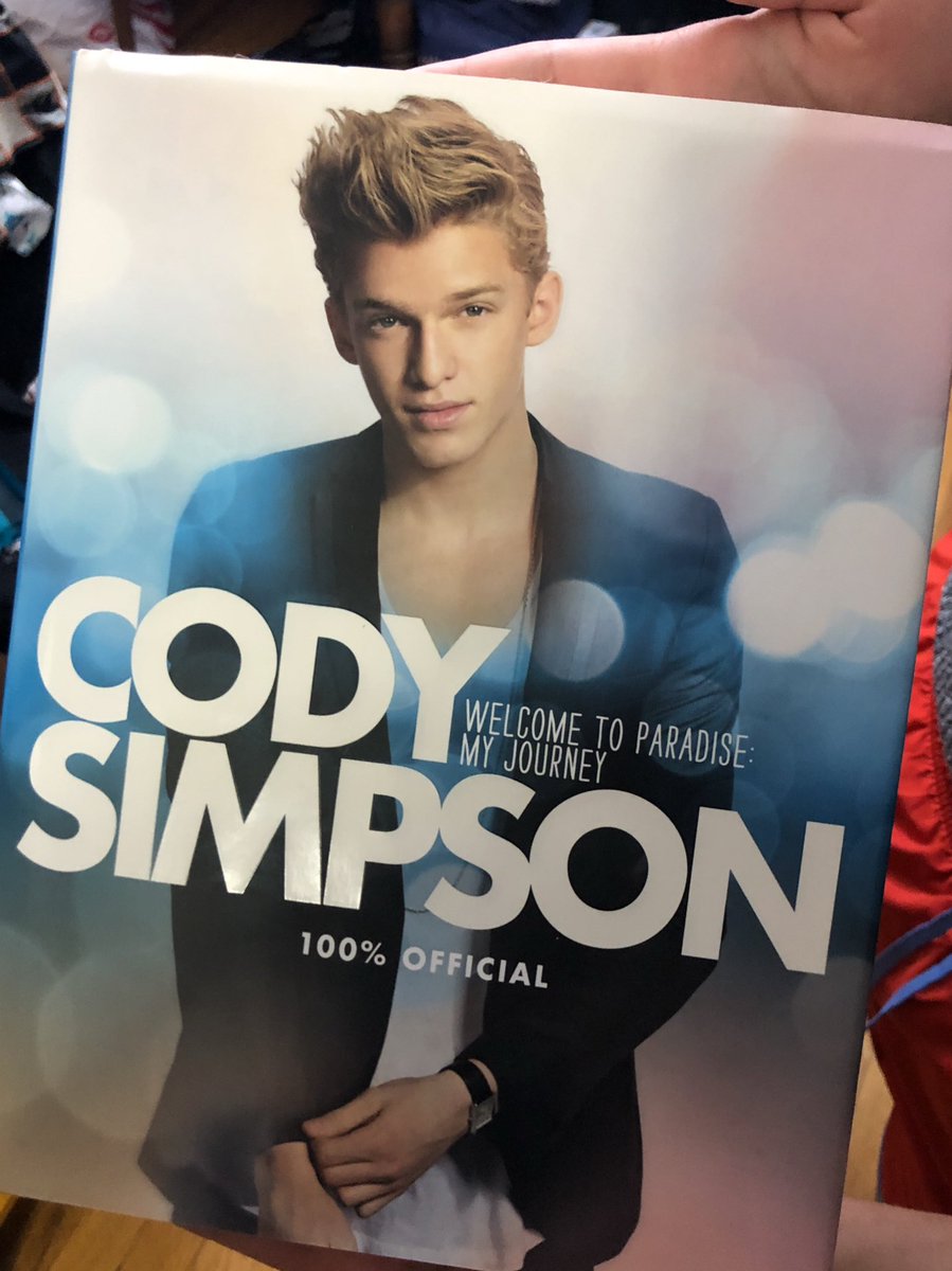 JustPassingBiii's tweet photo. So #CodySimpson fans, I have an official book of his, signed, and my sister is selling it! Lmk if you’re interested in a reply and then I’ll DM for more info! #simpsonizers #angels https://t.co/ZfElKId5Sn