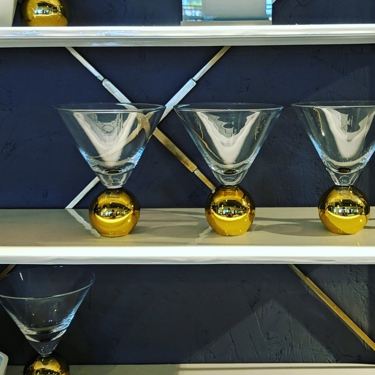 PeterOudejans's tweet image. Martini time #mirror #ball #stemless #martini #glass #gold #base #glam #glassware #home #entertaining #shaken #or #stirred #not #slurred 😉