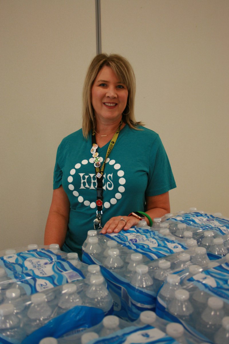 Great schools have great community support, Hernando Kroger donated 1,700 bottled waters to Hernando Hills Elementary Schools when the school was placed on the precautionary boil water alert.  Principal Stephanie Gilder  said, "Thank you!" #TeamDCS