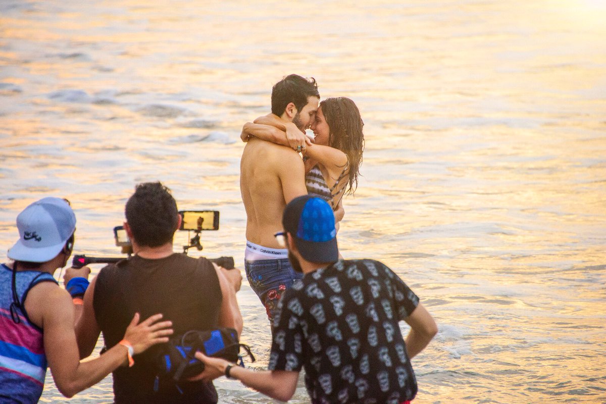 TiniStoessel's tweet photo. Ya esta el MAKING OF de #QuieroVolver 🔥😃 Espero que lo disfruten ❤❤➡️ https://t.co/IfGoBdQexG https://t.co/9ZgcdZaK1c