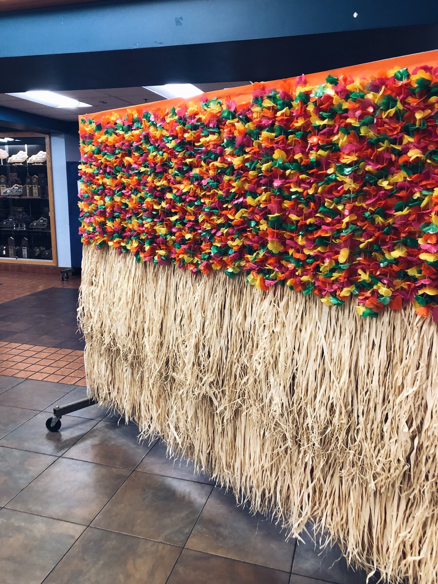 EhsStudentCo's tweet photo. Student Council can’t wait for the Luau tonight! TIME CHANGE: The luau is now 8:30-11 🌺🌴 https://t.co/xWAFZr8cj6
