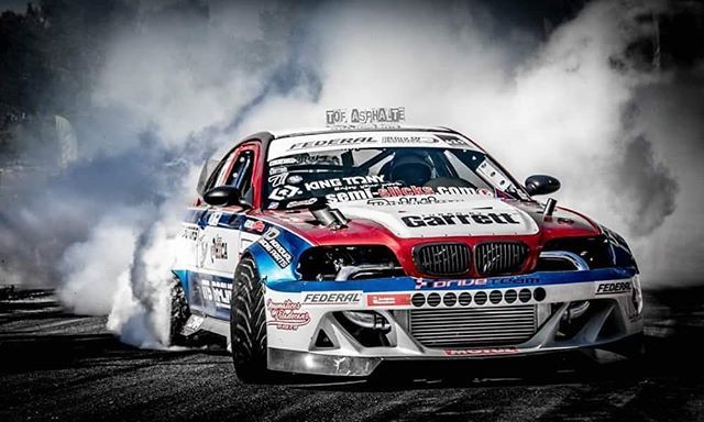jonathan24drift's tweet photo. Nos encanta celebrar las victorias.

Foto de @tof_asphalte
◇
◇
◇
Agradecimientos a nuestros patrocinadores:
-ITS RACING FRANCIA (@Maxwelcamu)
-Hecapo
-@grupoheca
-www.SEMI-SLICKS.com
-@hobby.drift
-A-Plom
-@kingtonytools
-M7 Mighty seven
-@barbarossabeachbar
-@asg_motorsport… https://t.co/EKJf5ERDOo