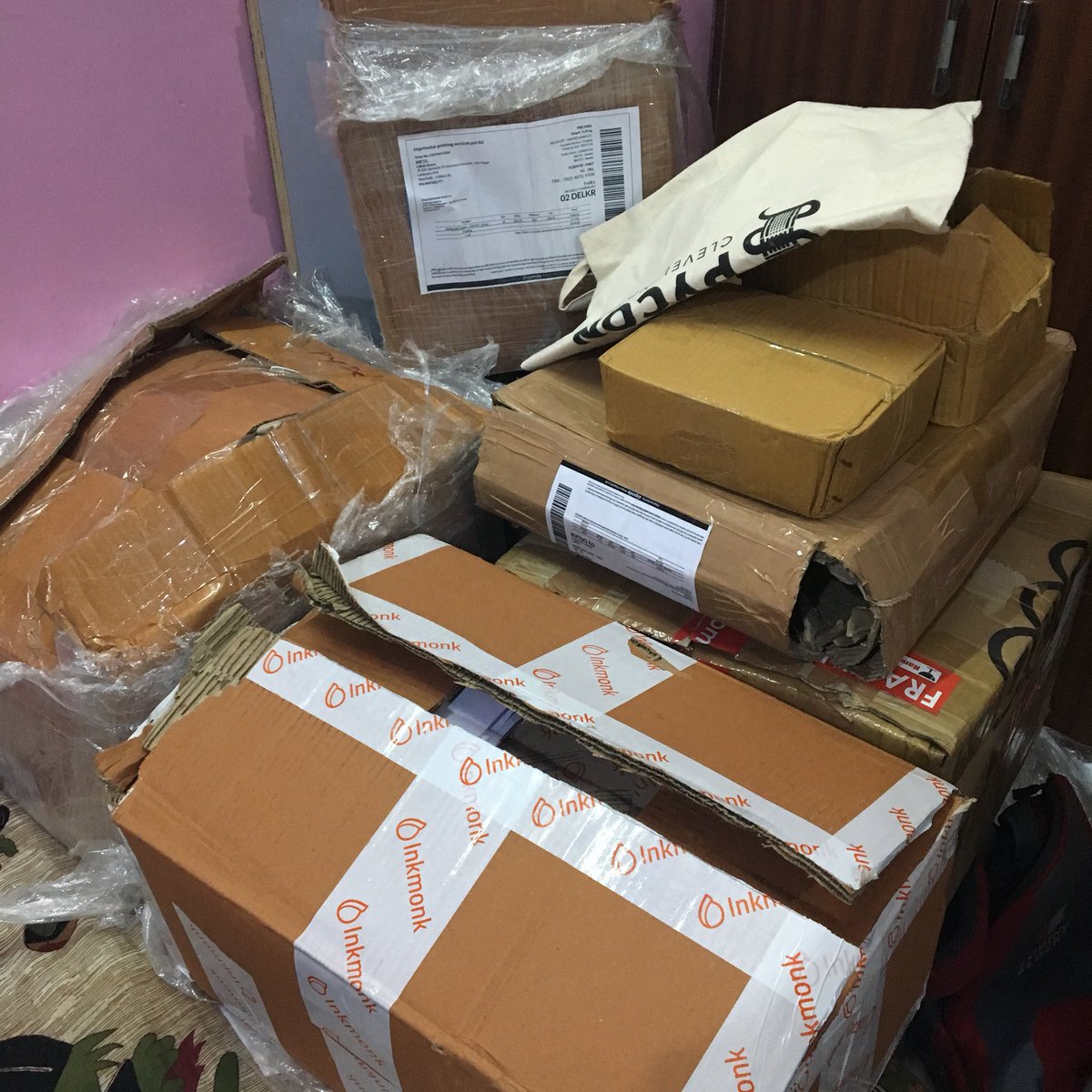 PyDataDelhi's tweet image. Are you ready for #PyDataDelhi18? We got some amazing goodies! 😜