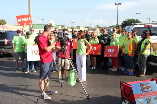 MyFDOT_CFL's tweet photo. Stop on Red event in Orlando is a wrap, but it's more than just a one day thing. Stopping on Red, especially before making a right turn at the light, should be an every day, all the time thing. Please look for pedestrians & bicyclists. Thanks to all who helped Fri. #stoponred2018 https://t.co/cDyMhr30Wh