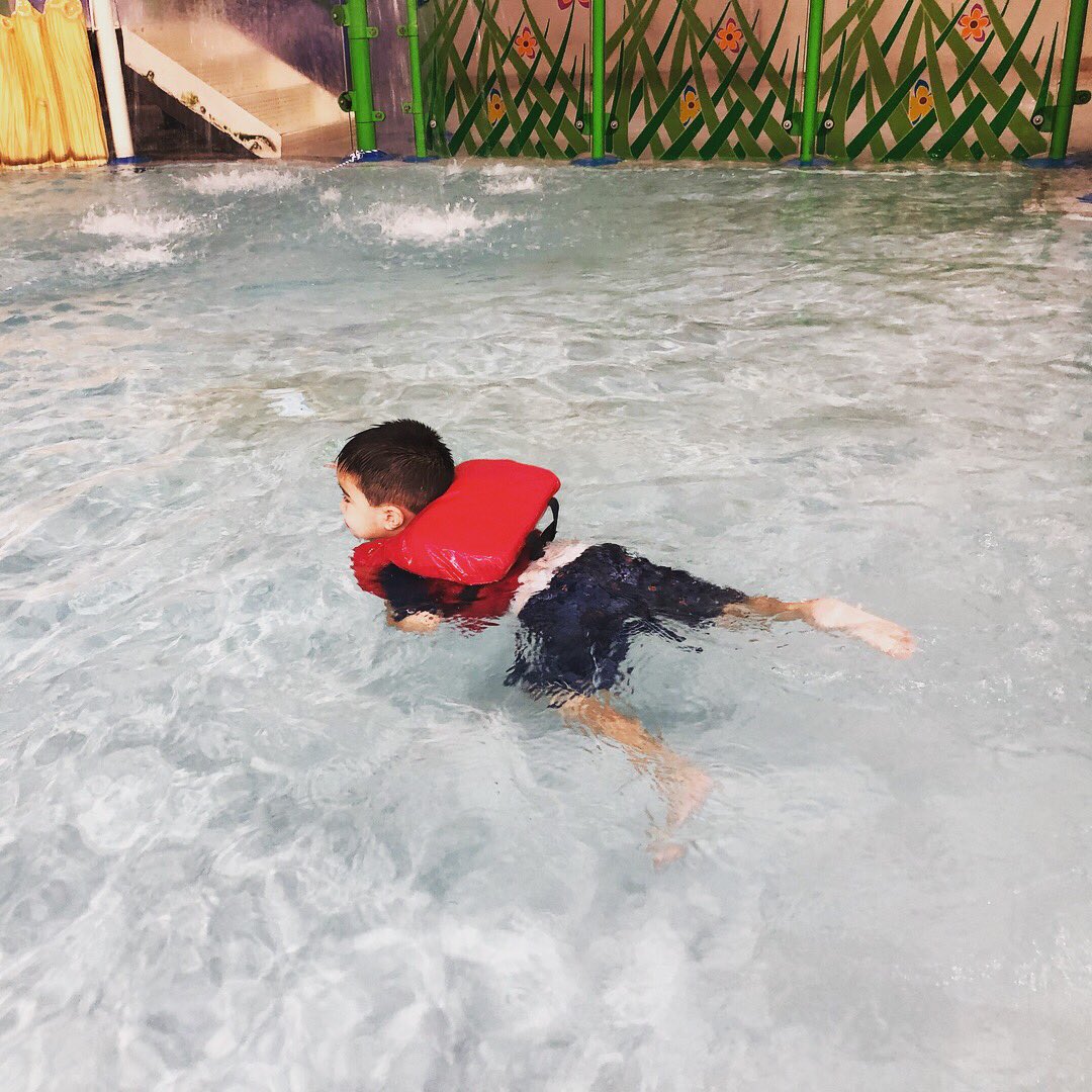 razzykidz's tweet photo. Swimming fun in kids pool π at @greatwolflodge #gwlsummerlife #tailsfromgreatwolf #greatwolflodge #greatwolfkids #wolfingaround #howls #razzykidz https://t.co/JNsSCDpVeC